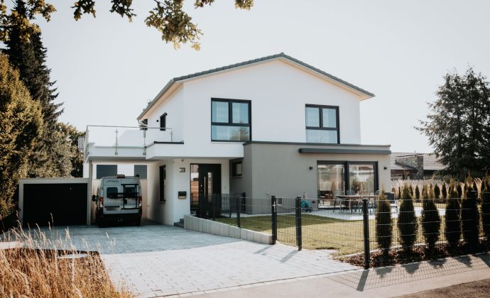 Wohnhaus mit modernem und großzügigem Hausstil