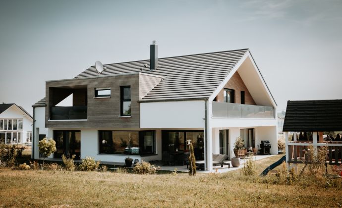 Wohnhaus mit Ganzglasecke